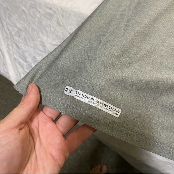 UnderArmour Heatgear Fitted Women’s Medium Grey Racerback Tank Lightweight Used - Picture 2 of 7